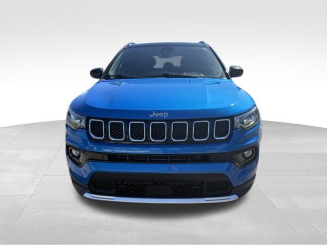 Used 2023 Jeep Compass Limited w/ Sun and Sound Group AWD/4WD image 9