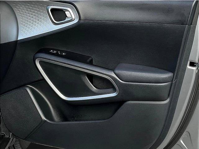 Used 2025 Kia Soul LX FWD image 18