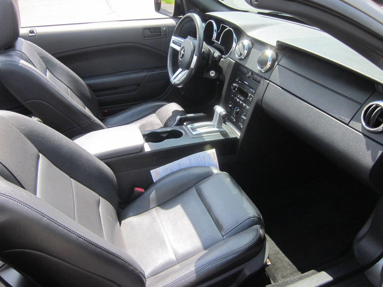 Used 2005 Ford Mustang Premium image 17