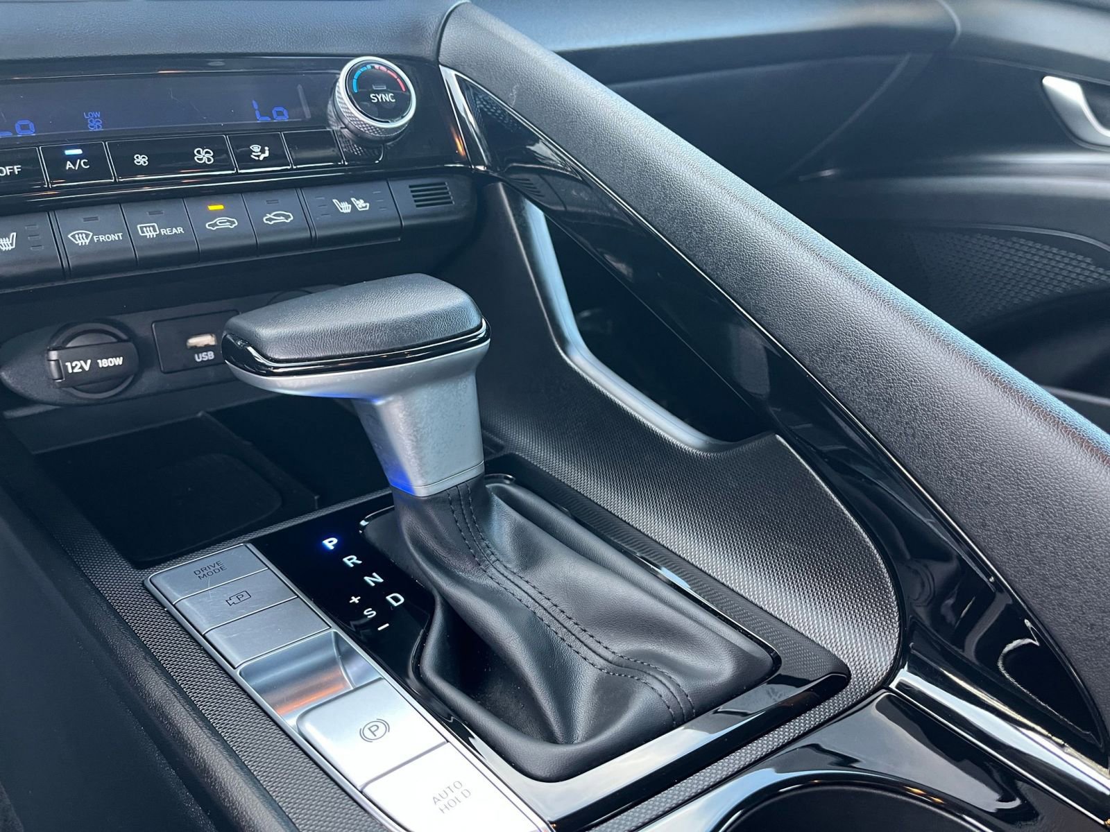 Used 2025 Hyundai Elantra Limited image 44