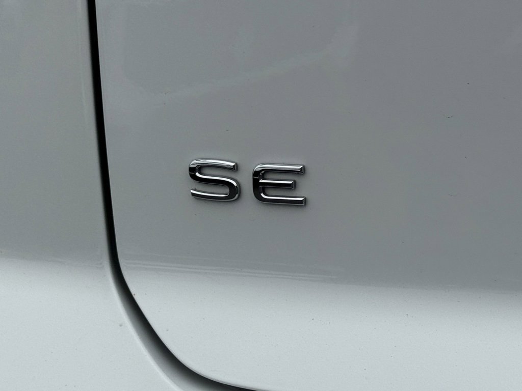 Used 2021 Volkswagen Atlas Cross Sport SE w/ Panoramic Sunroof Package image 9