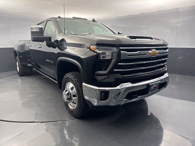 Used 2024 Chevrolet Silverado 3500 LTZ w/ LTZ Convenience Package image 12
