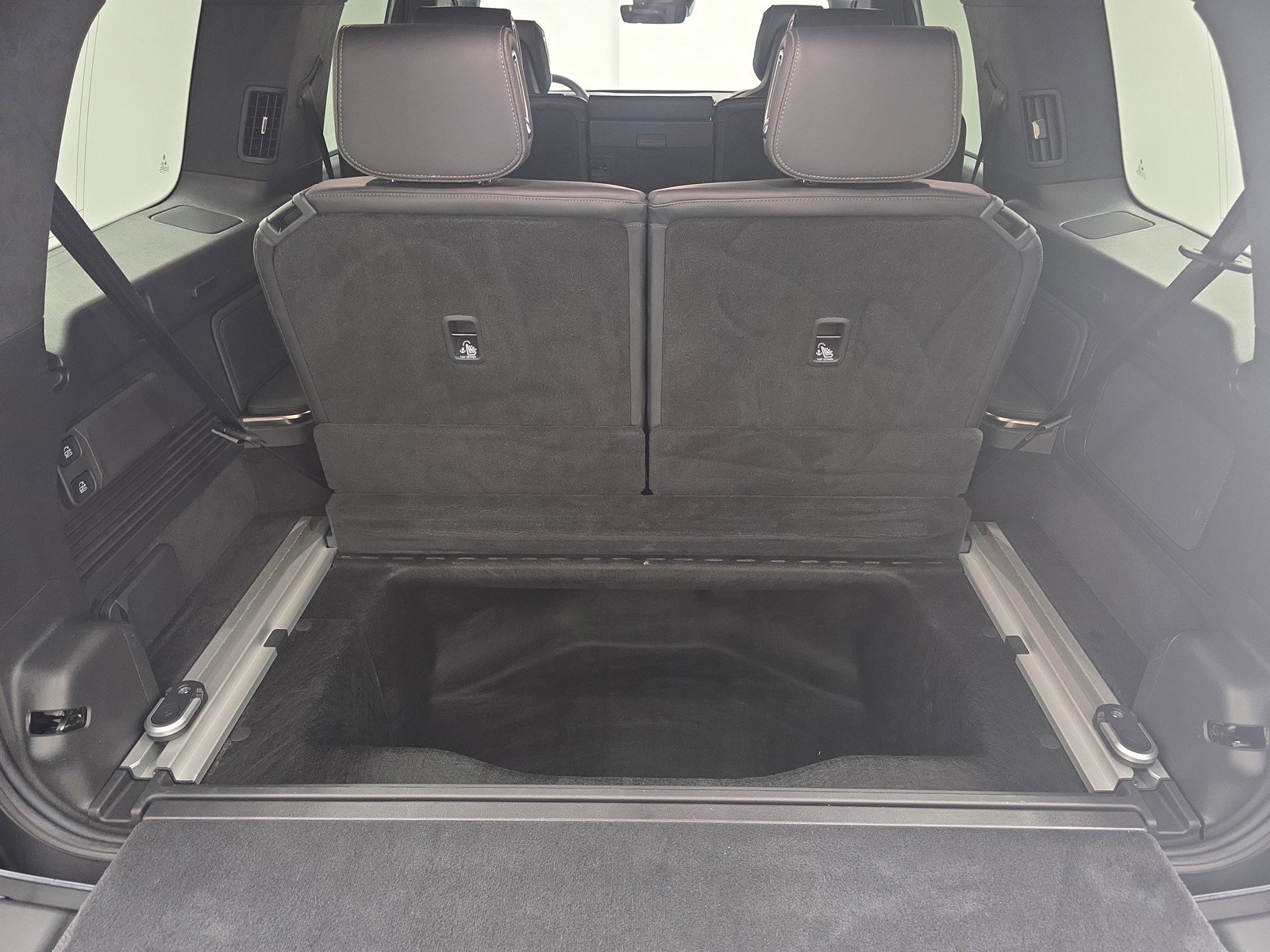 Used 2024 Rivian R1S Adventure image 26