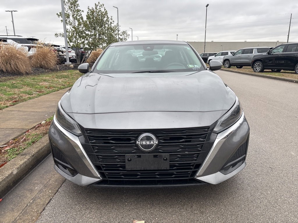 Used 2023 Nissan Altima 2.5 SV image 2