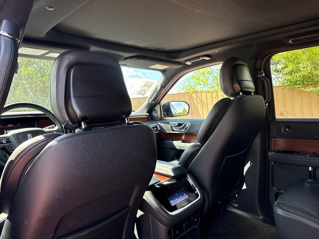 Used 2024 Lincoln Navigator Premiere AWD/4WD image 24