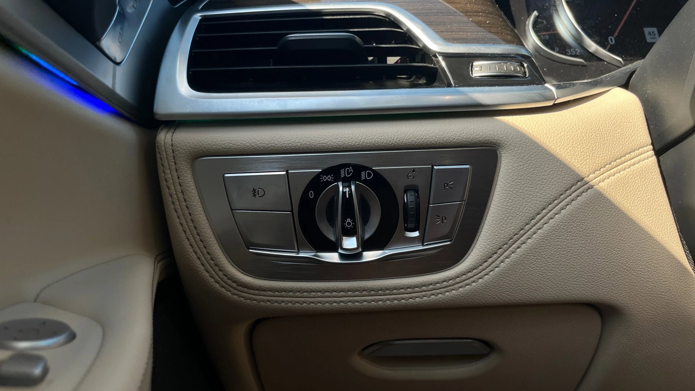 Used 2017 BMW 740i xDrive image 21