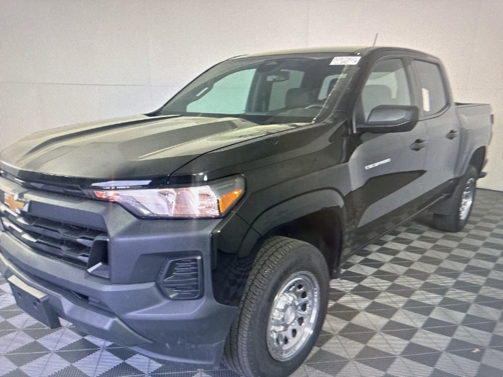 Used 2024 Chevrolet Colorado W/T image 2