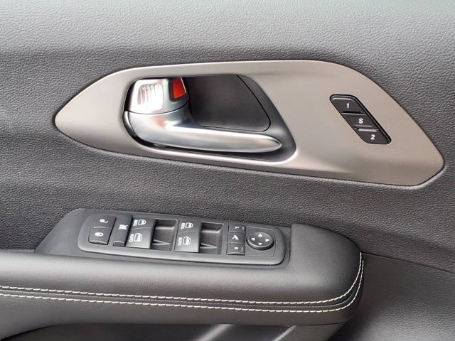New 2027 Chrysler Pacifica Limited w/ S Appearance Package AWD/4WD image 13