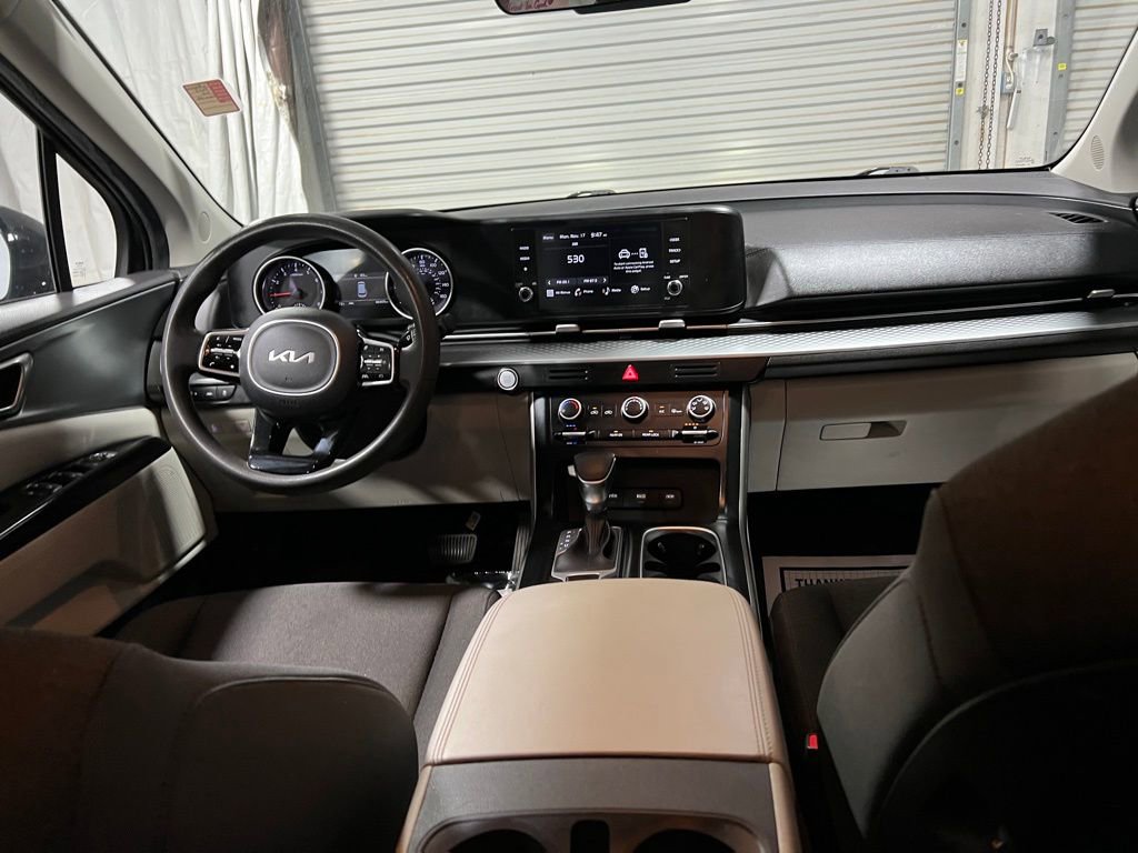 Used 2023 Kia Carnival LX image 14