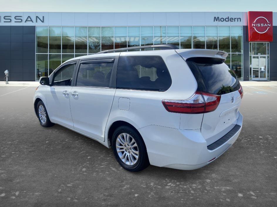 Used 2016 Toyota Sienna XLE FWD image 6