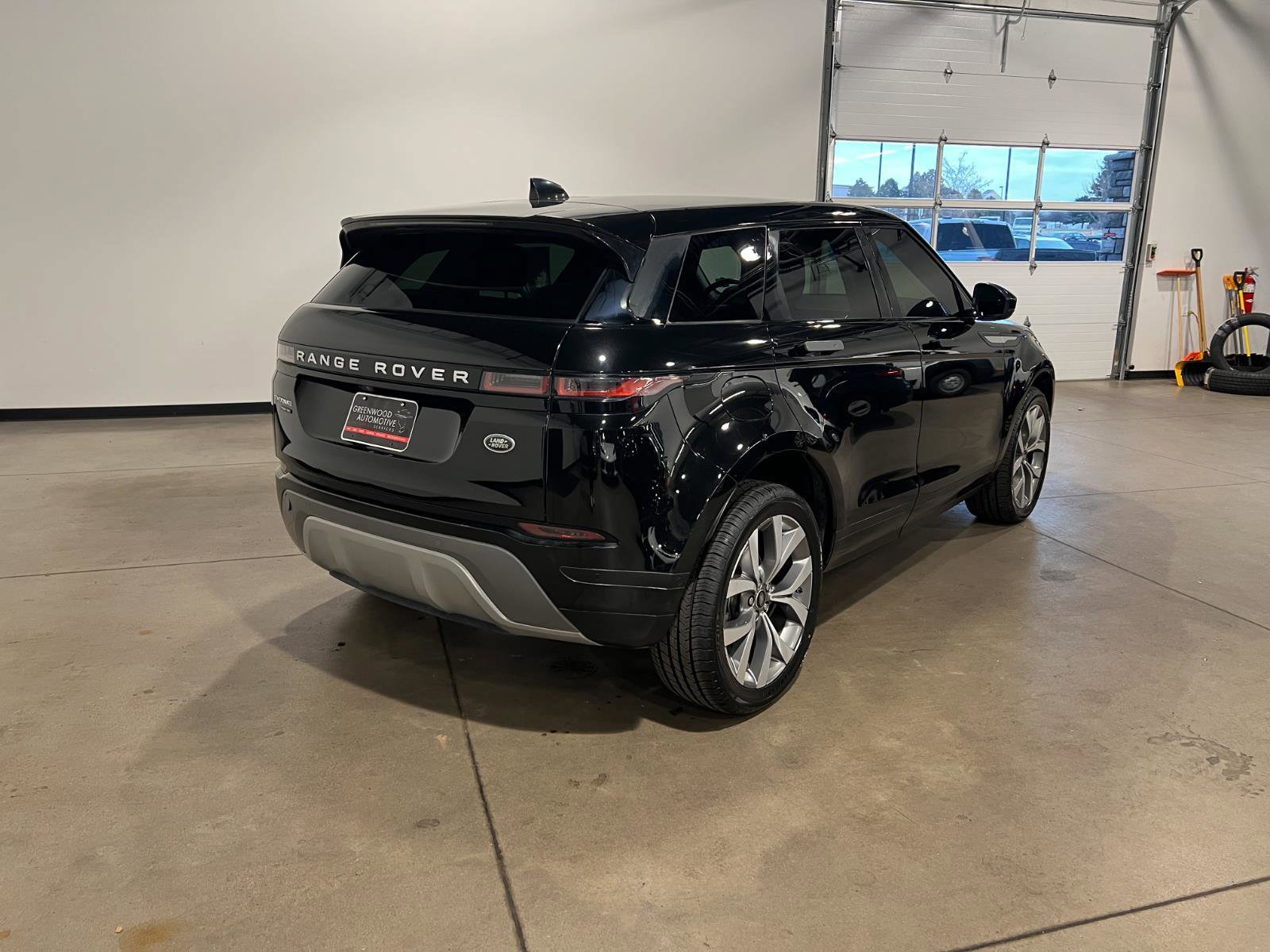 Used 2020 Land Rover Range Rover Evoque SE image 3