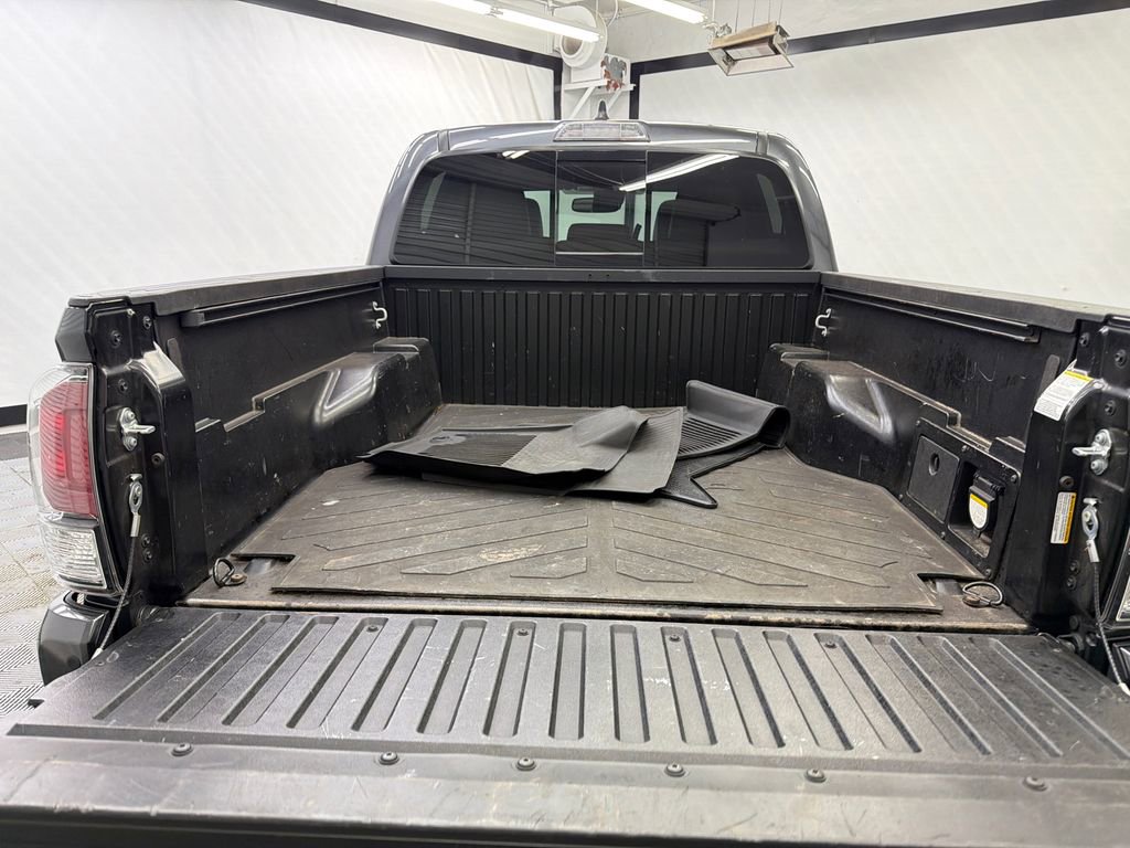 Used 2022 Toyota Tacoma Limited AWD/4WD image 19