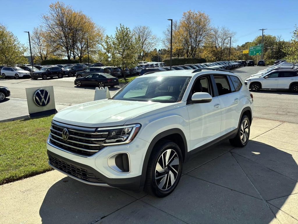 Used 2025 Volkswagen Atlas SE image 3
