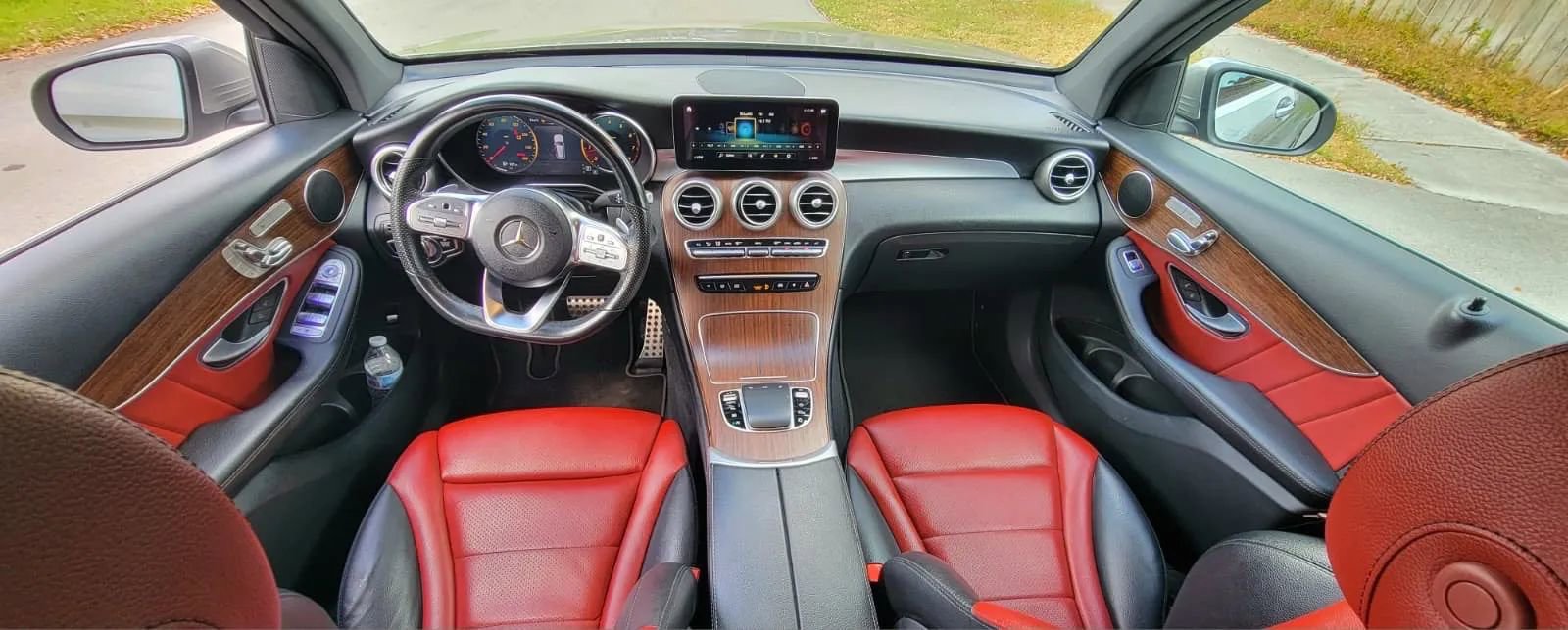 Used 2022 Mercedes-Benz GLC 300 4MATIC w/ AMG Line image 4