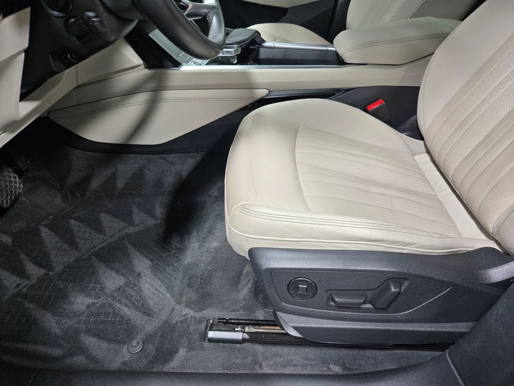 Used 2022 Audi e-tron Premium Plus w/ Premium Plus Package image 11