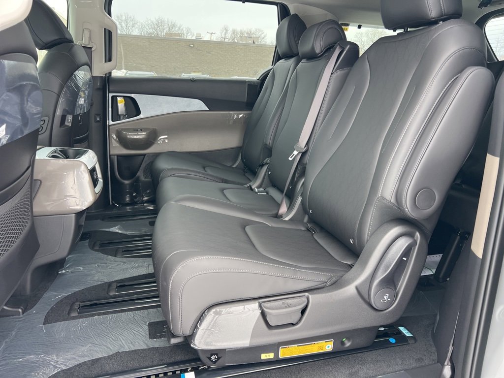 New 2026 Kia Carnival EX image 11