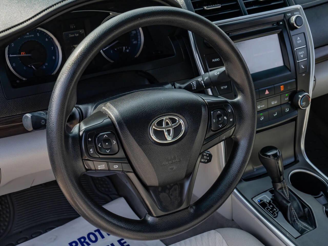 Used 2017 Toyota Camry LE image 23