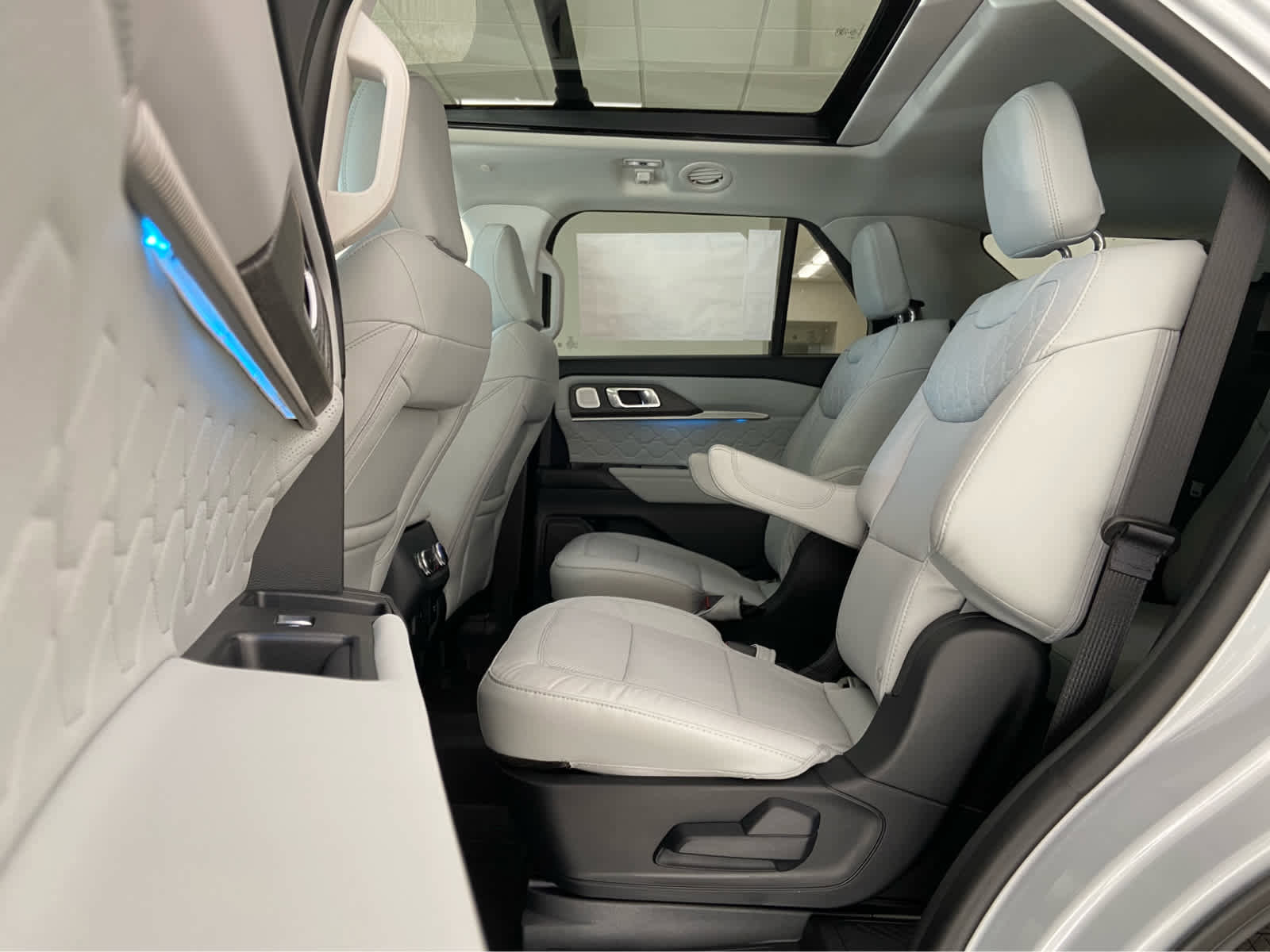 New 2026 Ford Explorer Platinum w/ LUX Leather Package image 13