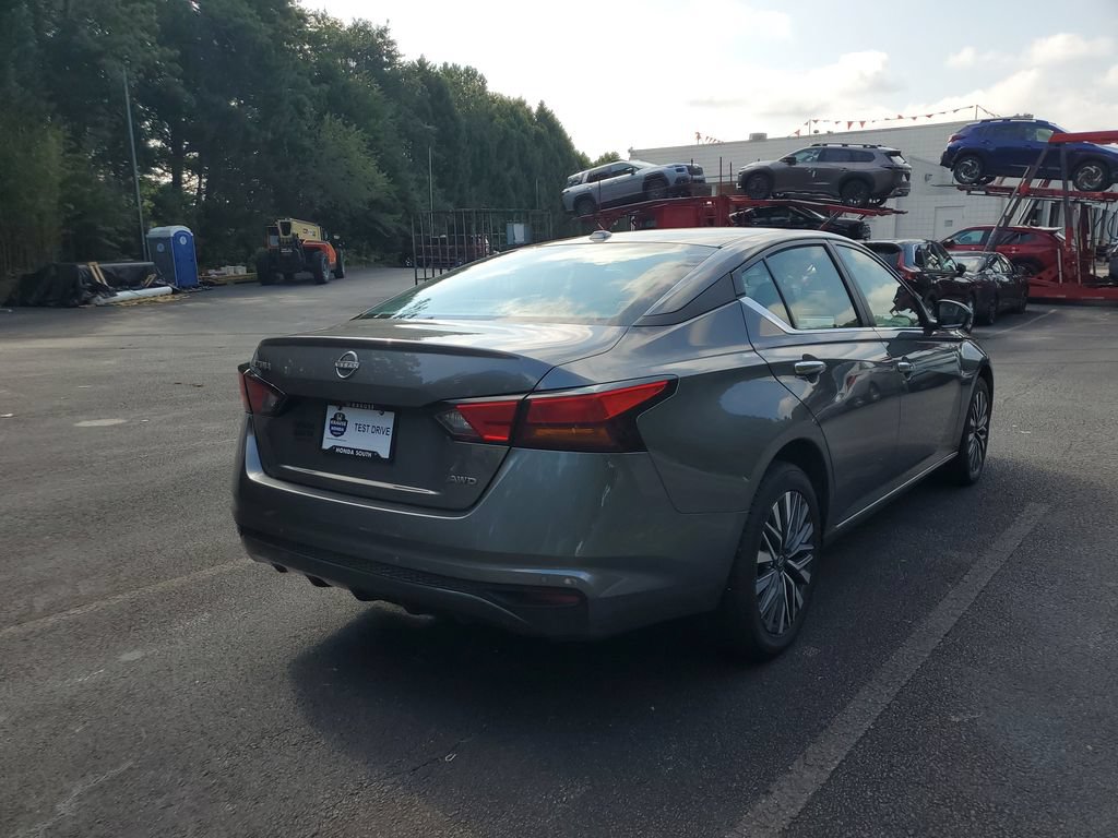 Used 2025 Nissan Altima 2.5 SV AWD/4WD image 7