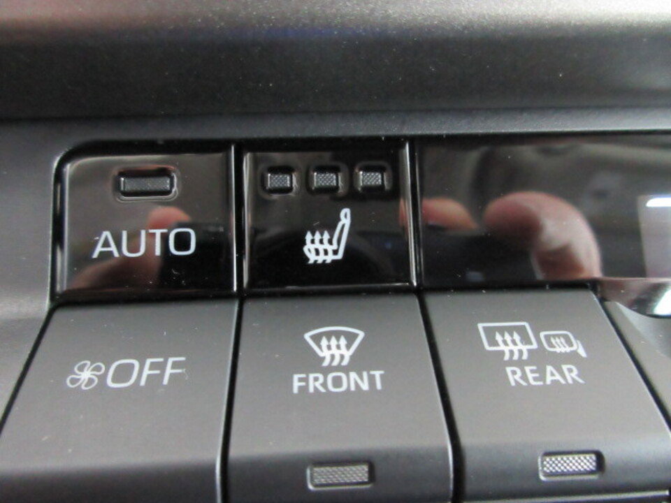 Used 2025 Toyota Camry LE w/ Convenience Package image 24