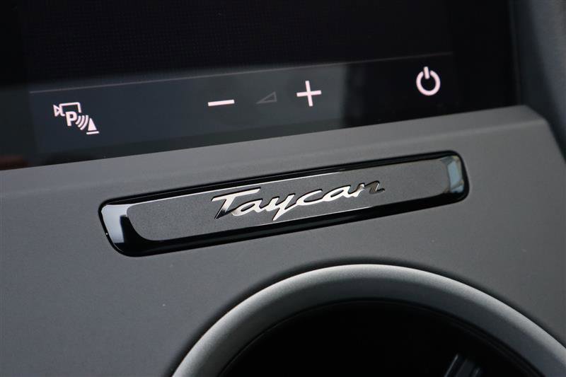 Used 2025 Porsche Taycan image 32