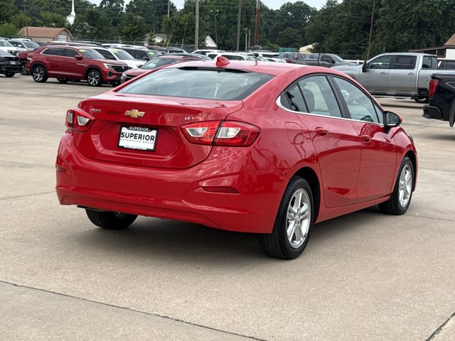 Used 2018 Chevrolet Cruze LT w/ Convenience Package FWD image 3