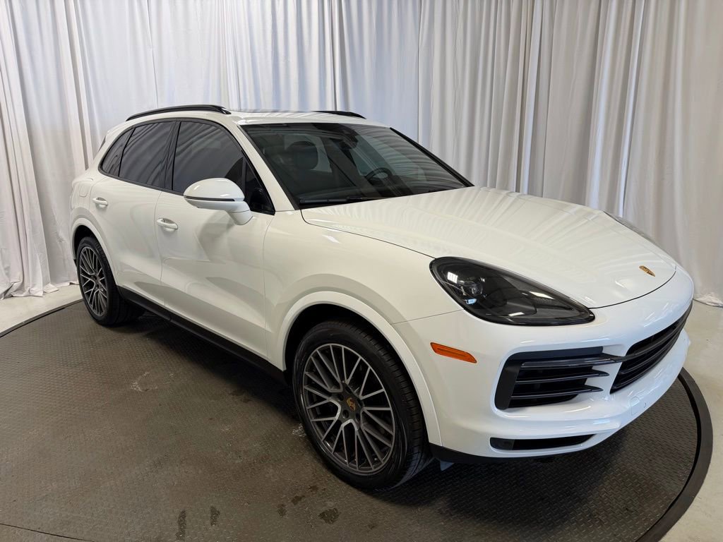 Certified 2023 Porsche Cayenne Platinum Edition image 34