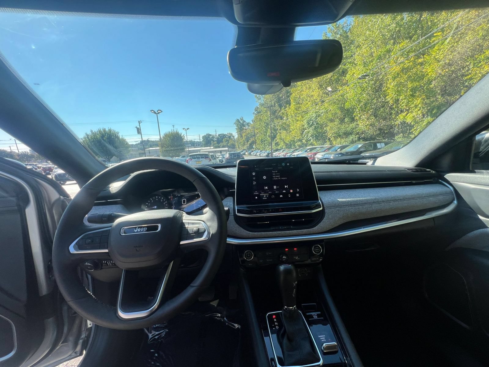 Used 2025 Jeep Compass Latitude AWD/4WD image 31
