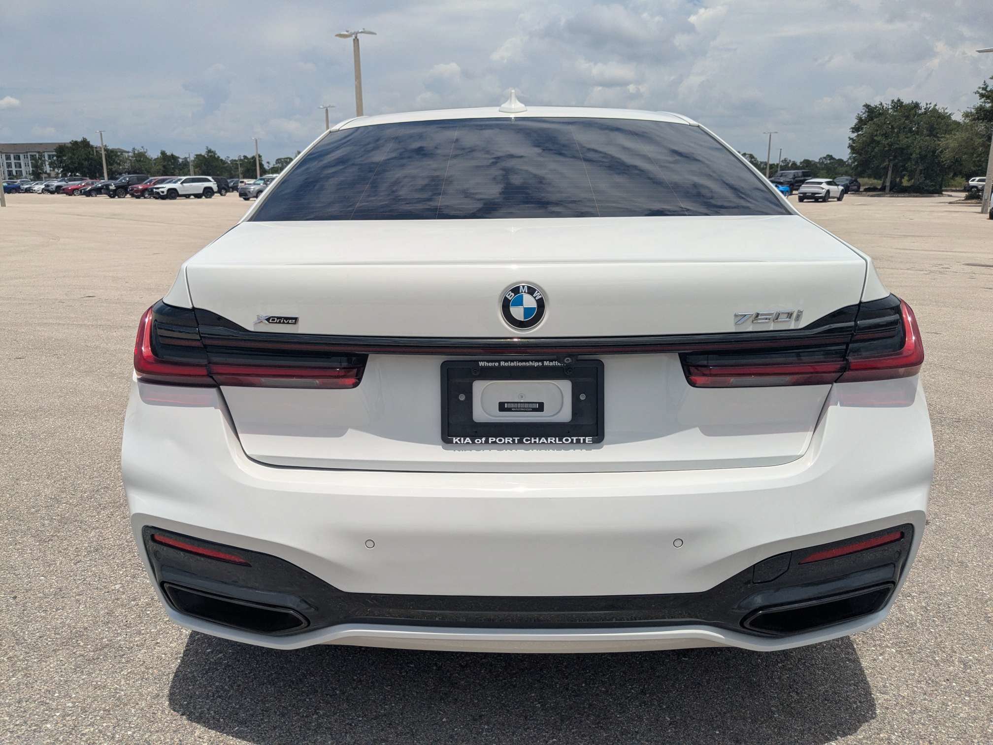 Used 2022 BMW 750Li xDrive AWD/4WD image 6