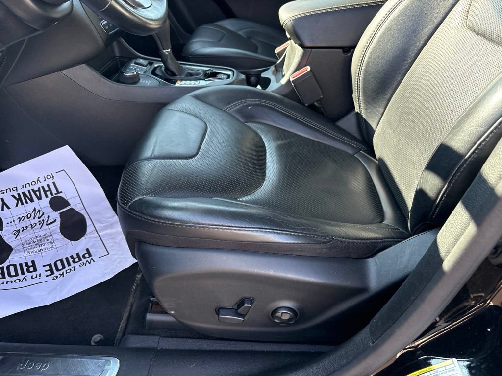 Used 2019 Jeep Cherokee Limited AWD/4WD image 15