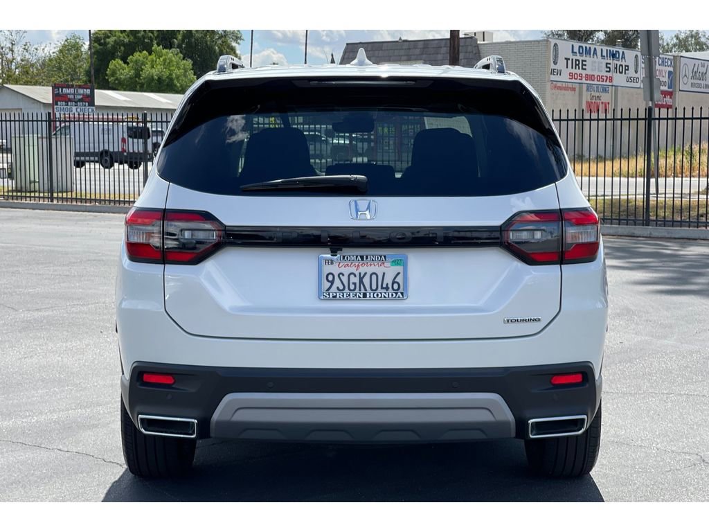 Certified 2025 Honda Pilot Touring image 4
