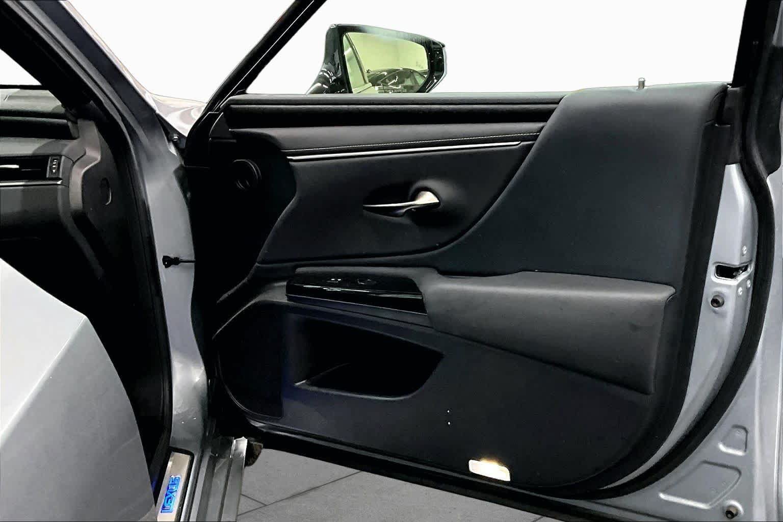 Used 2025 Lexus ES 300h w/ Premium Package FWD image 23