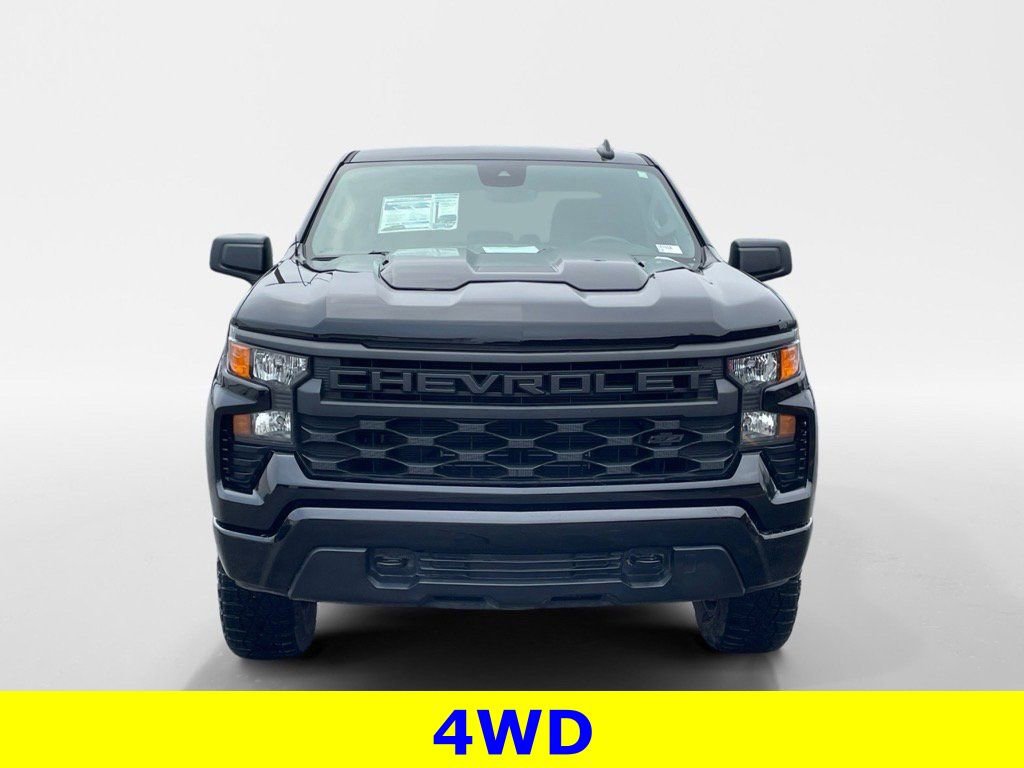 Used 2024 Chevrolet Silverado 1500 Custom Trail Boss w/ Dark Appearance Package image 9