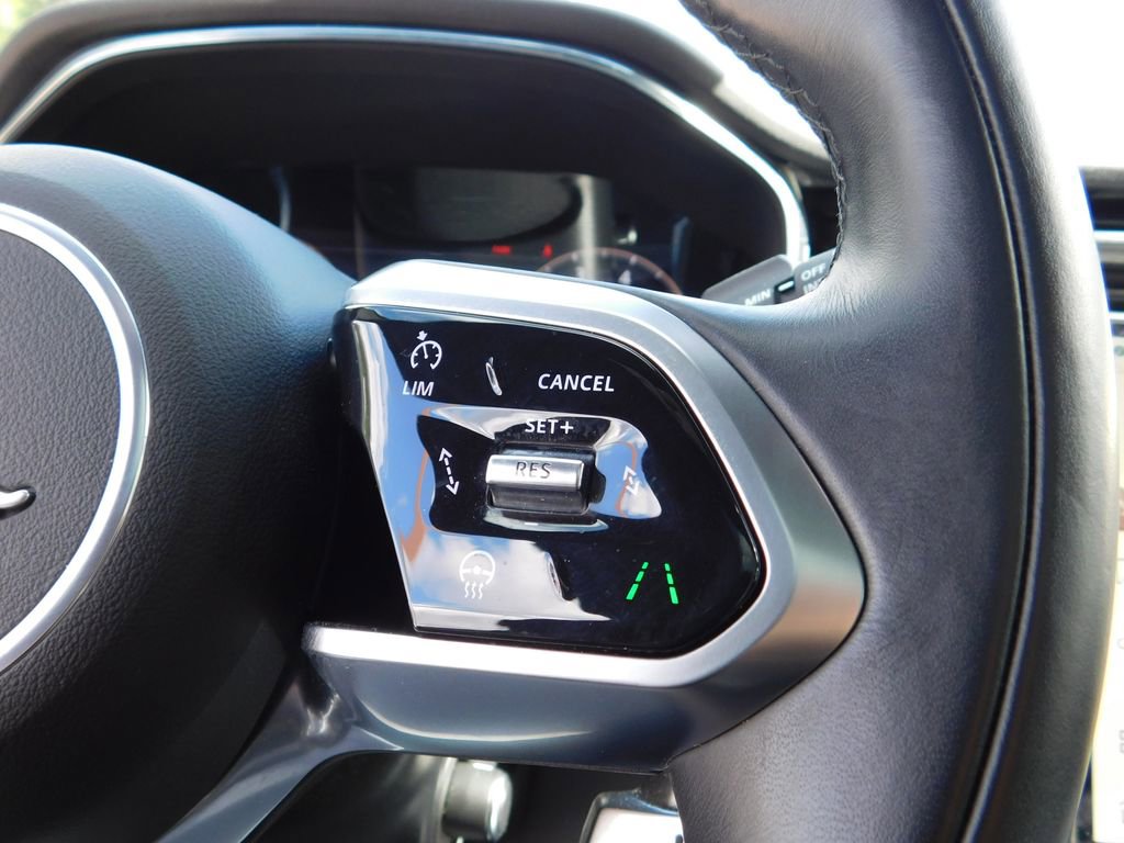 Used 2025 Jaguar F-PACE R-Dynamic S image 21