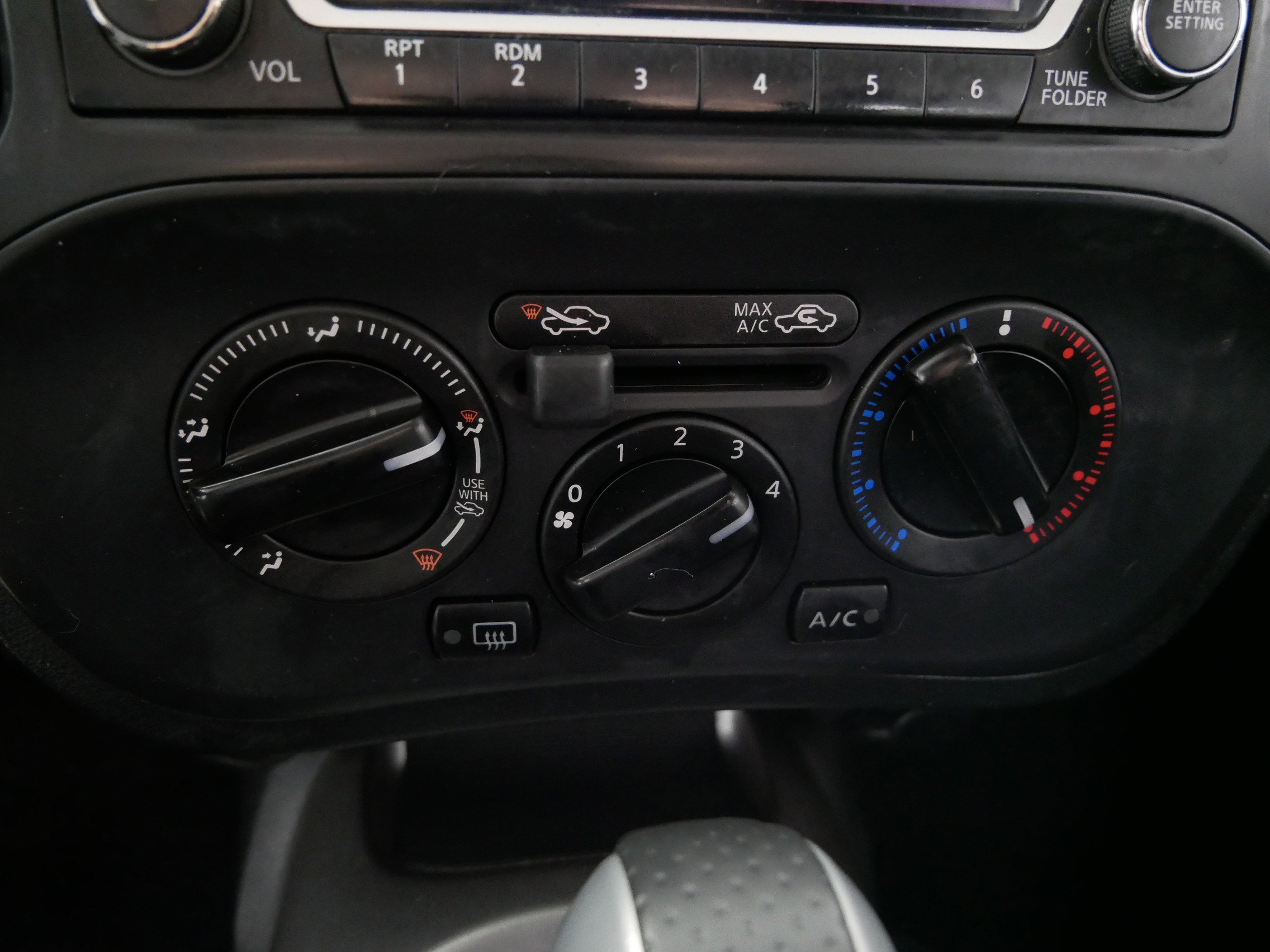 Used 2015 Nissan Juke S image 23