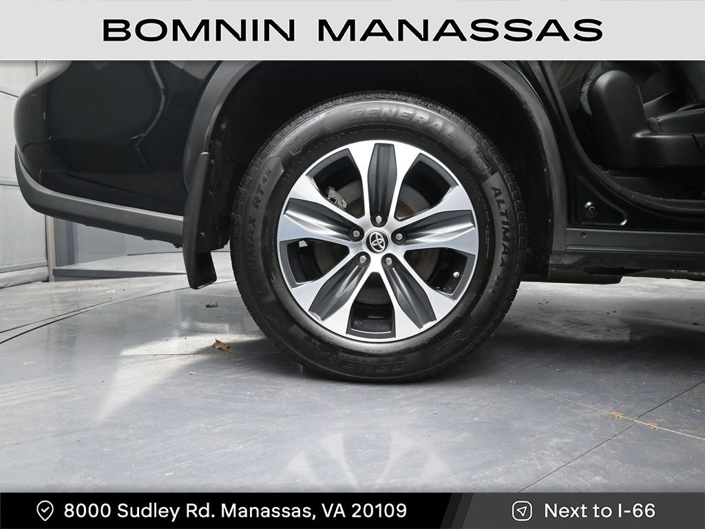 Used 2021 Toyota Highlander XLE image 20