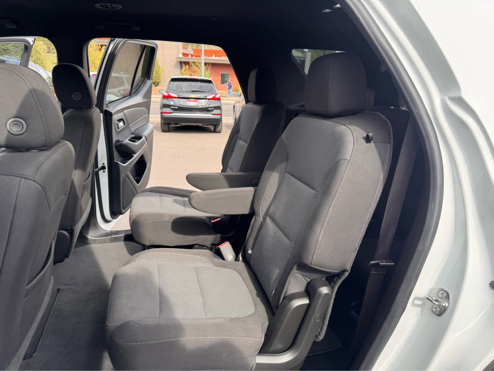 Used 2023 Chevrolet Traverse LT image 10