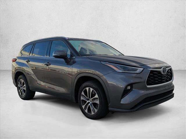 Used 2021 Toyota Highlander XLE image 3