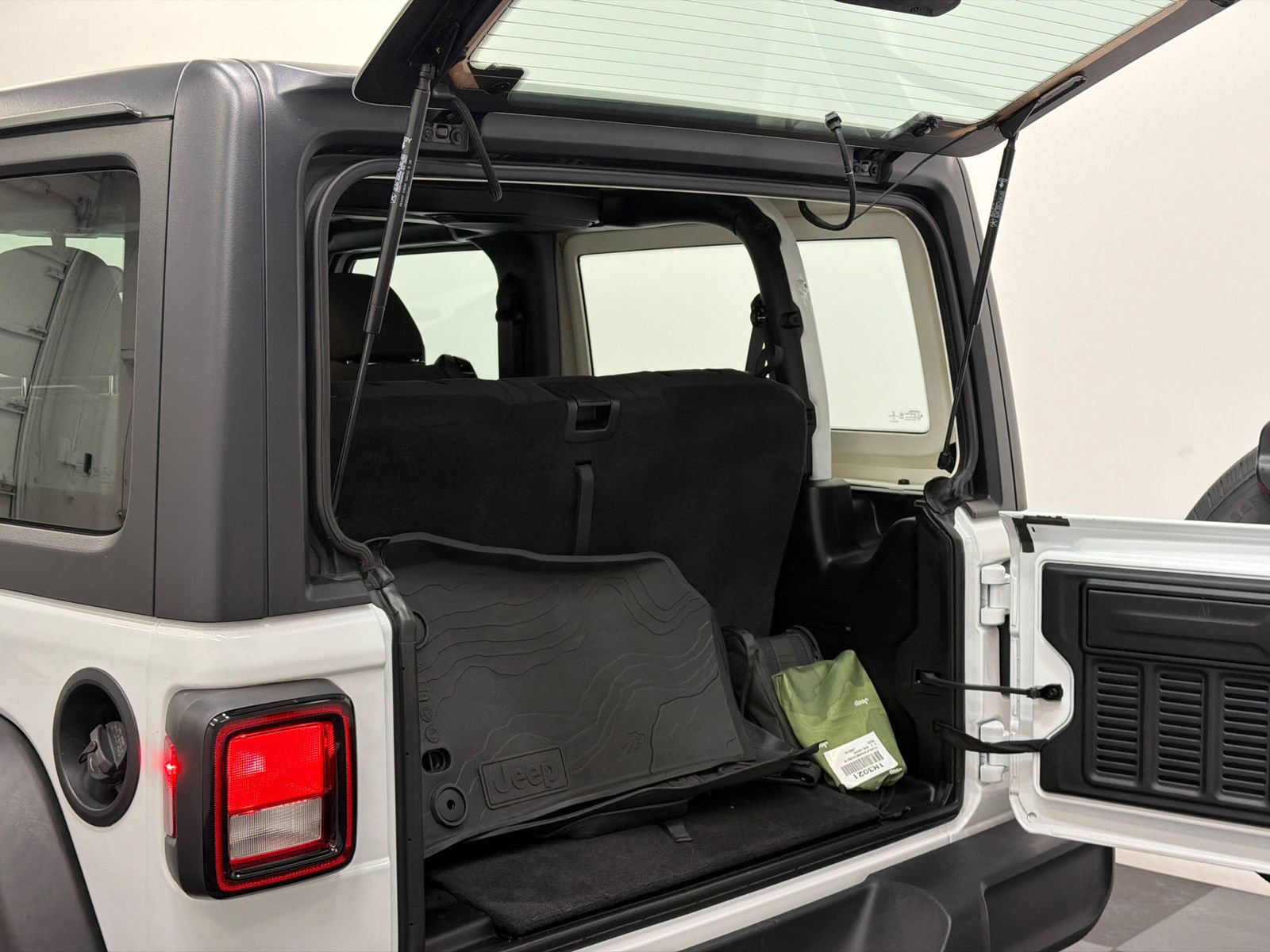 Used 2022 Jeep Wrangler Sport AWD/4WD image 8