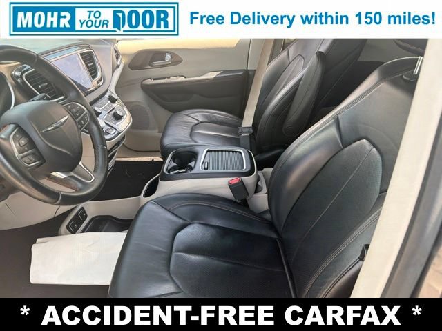 Used 2017 Chrysler Pacifica Touring-L Plus w/ Advanced Safetytec Group FWD image 16