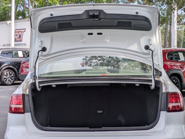 Used 2017 Volkswagen Jetta SEL FWD image 6