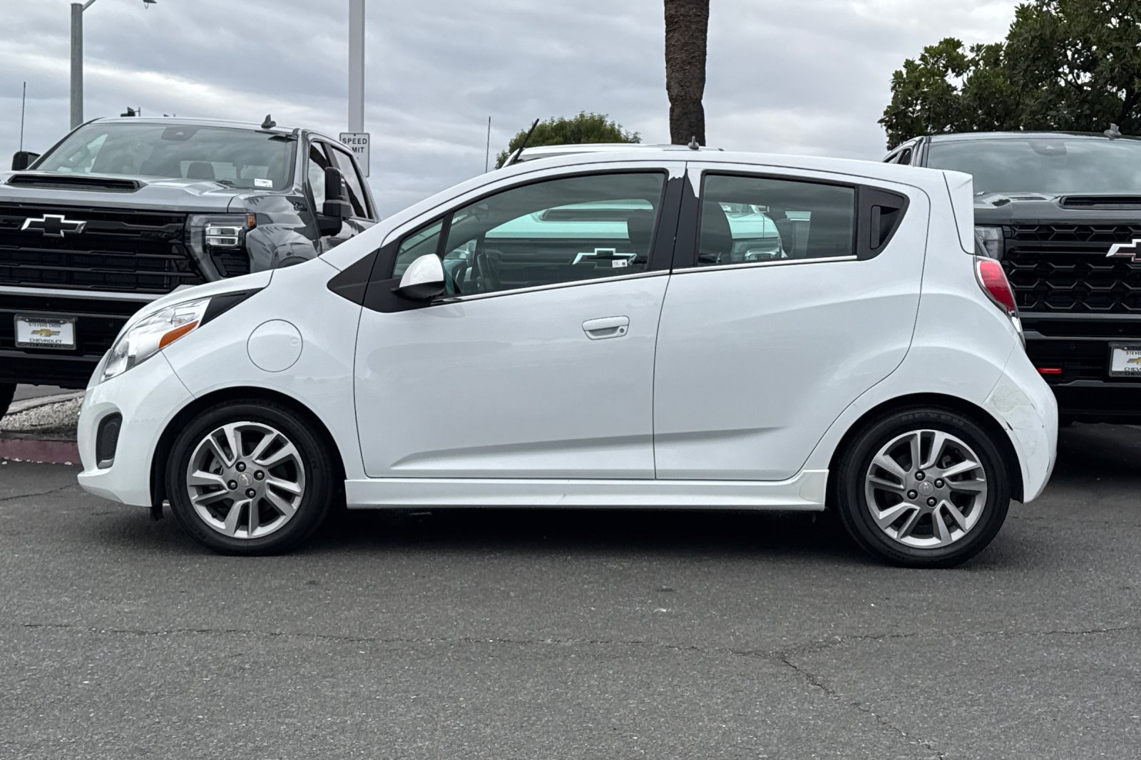Used 2014 Chevrolet Spark LT FWD image 8