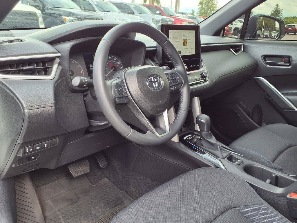Used 2025 Toyota Corolla Cross AWD Hybrid w/ Moonroof Package image 21