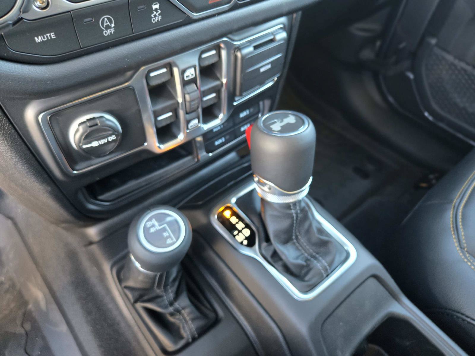 New 2026 Jeep Wrangler Unlimited Sahara AWD/4WD image 33
