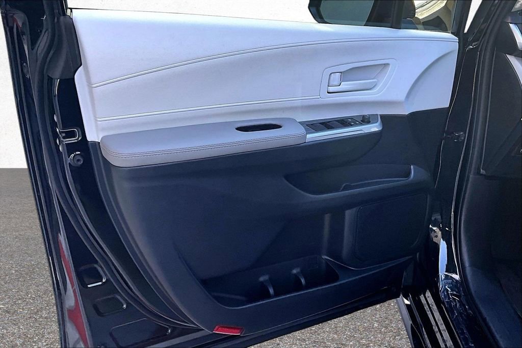 Certified 2026 Toyota Sienna LE image 19