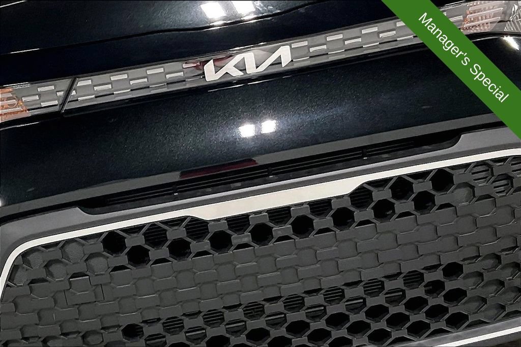 Used 2025 Kia Soul LX w/ LX Technology Package FWD image 33