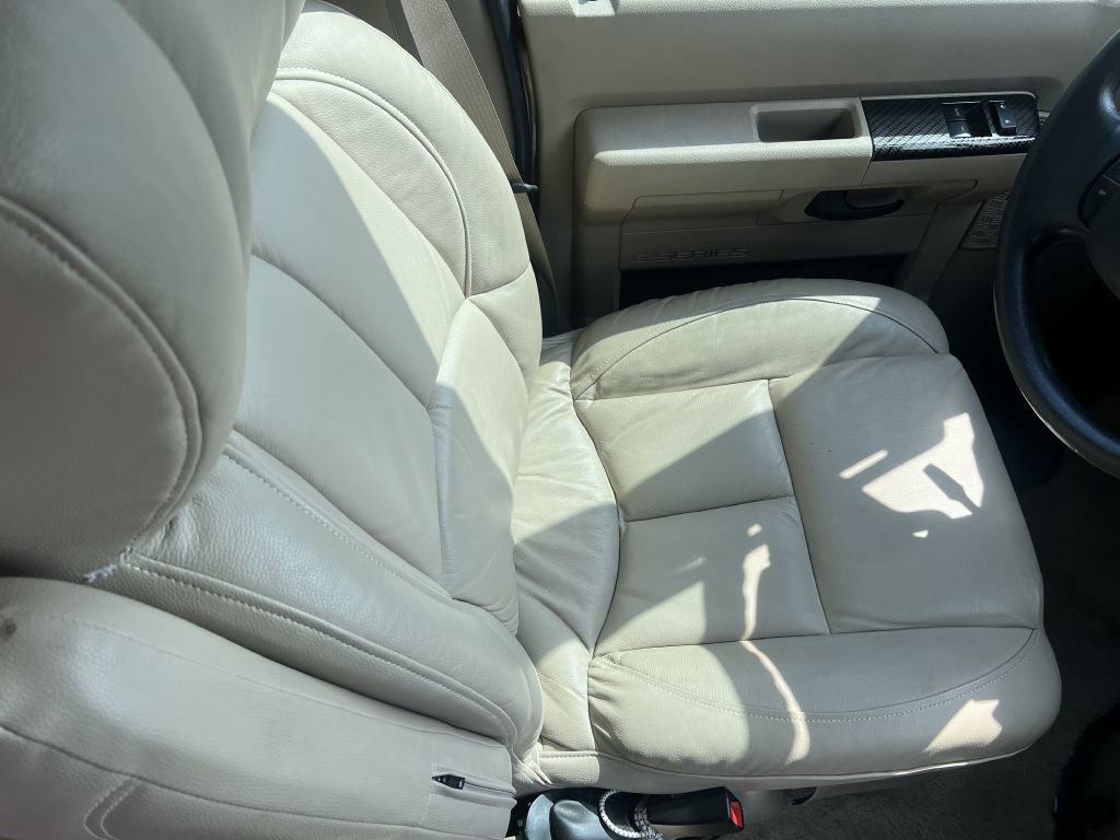 Used 2017 Ford E-450 and Econoline 450 Super Duty w/ Motorhome Prep Package image 28