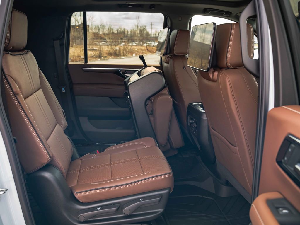 New 2026 Chevrolet Suburban High Country image 42