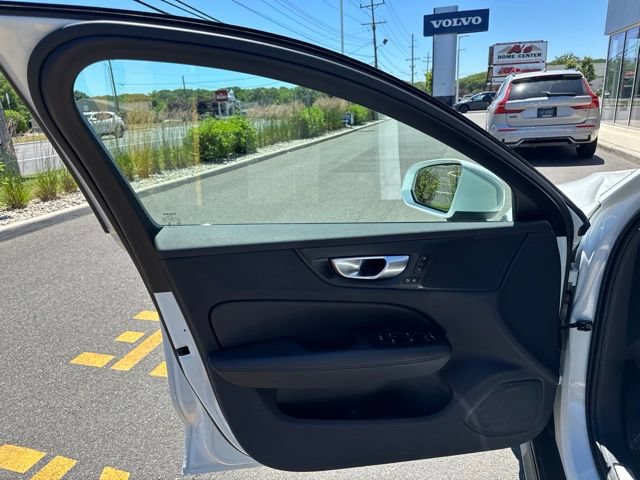 Certified 2025 Volvo V60 B5 Cross Country Plus AWD/4WD image 19