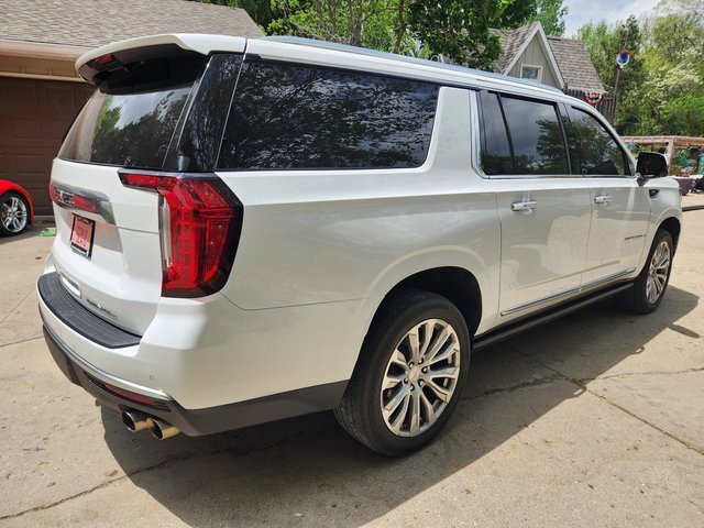 Used 2022 GMC Yukon XL Denali image 3